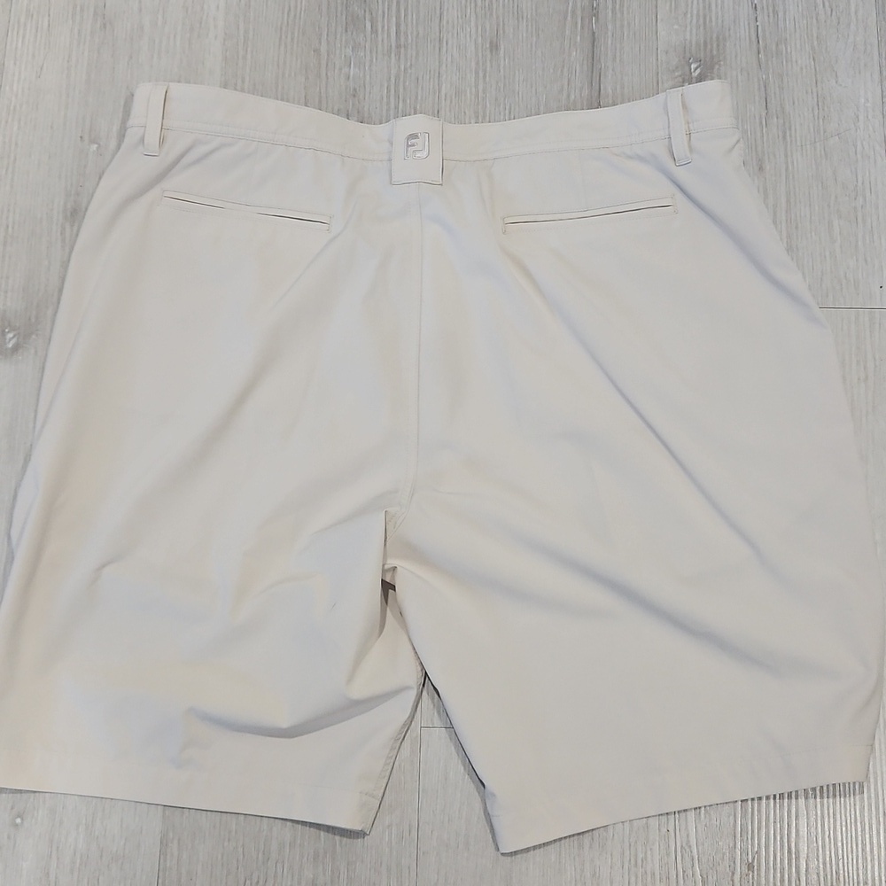 FootJoy Men's Size 40 Tan Shorts - Picture 4 of 5